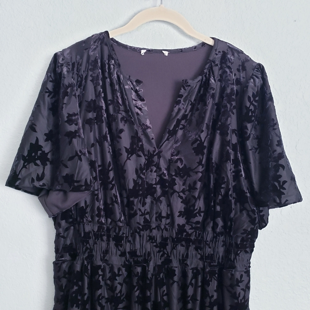 Baltic Born Bronwyn Black Floral Velvet Midi Dress - Picture 3 of 5